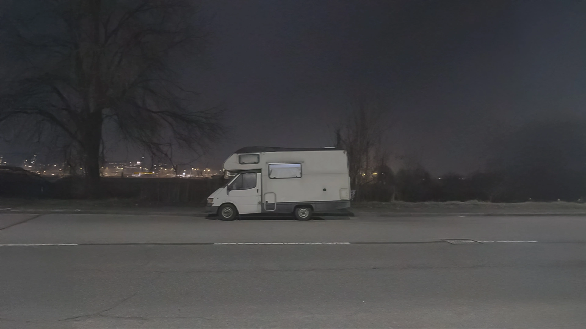 La distribuzione Alpha Film presenta il cortometraggio "Hinterland" di Emanuele Stalla